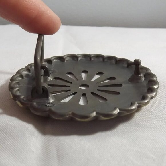 Ornate Gold Tone Metal Round Belt Buckle with Cut Outs - Picture 7 of 9